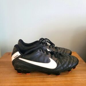 Nike Tiempo Soccer Cleats Men's size 10.5